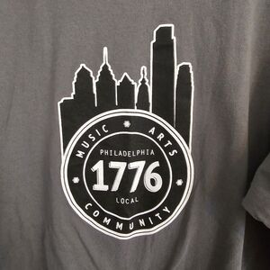 Philadelphia 1776 Music Arts Community Skyline Men's 2XL Gray Graphic Cotton Tee
